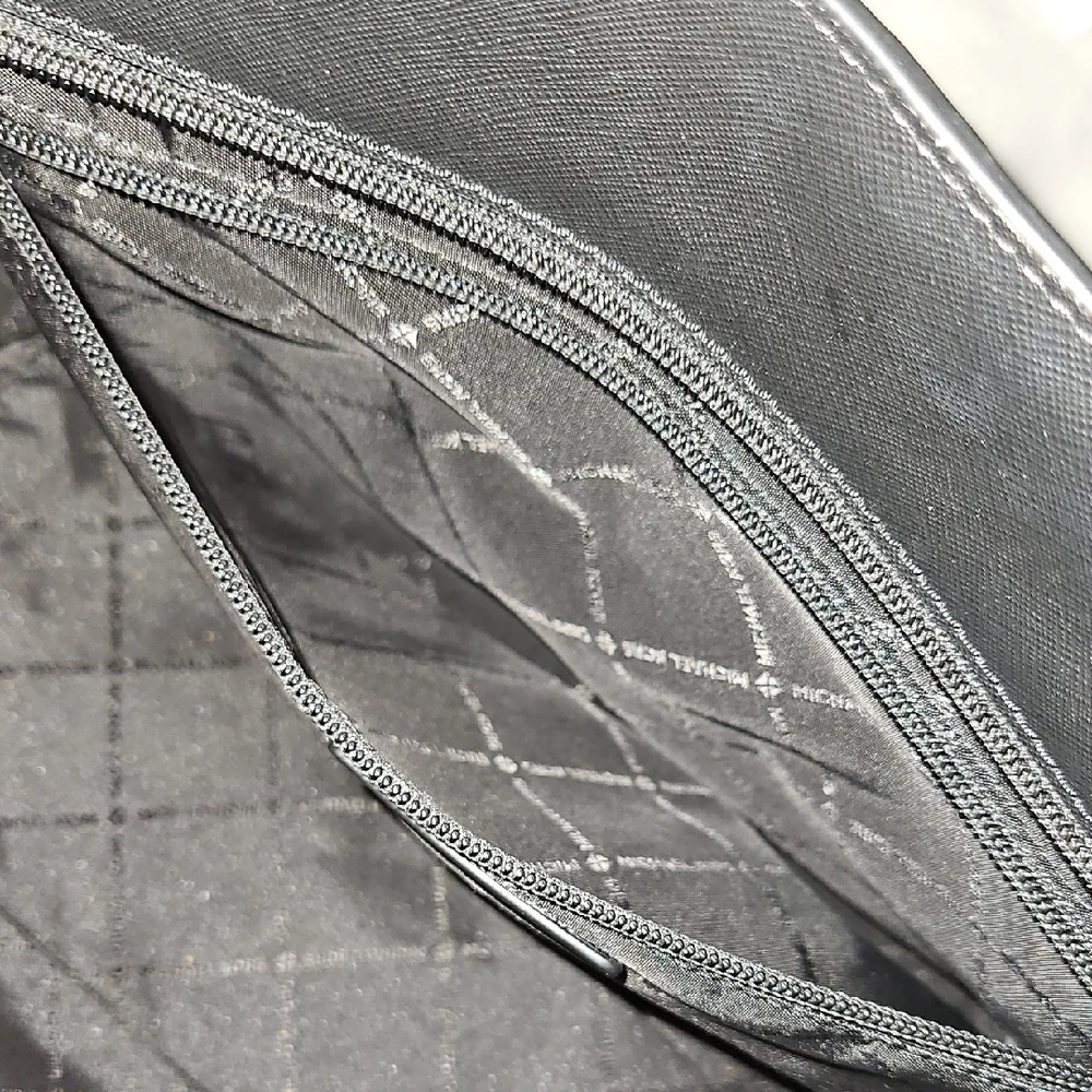 Michael KORS Balck Purse - Picture 3 of 13